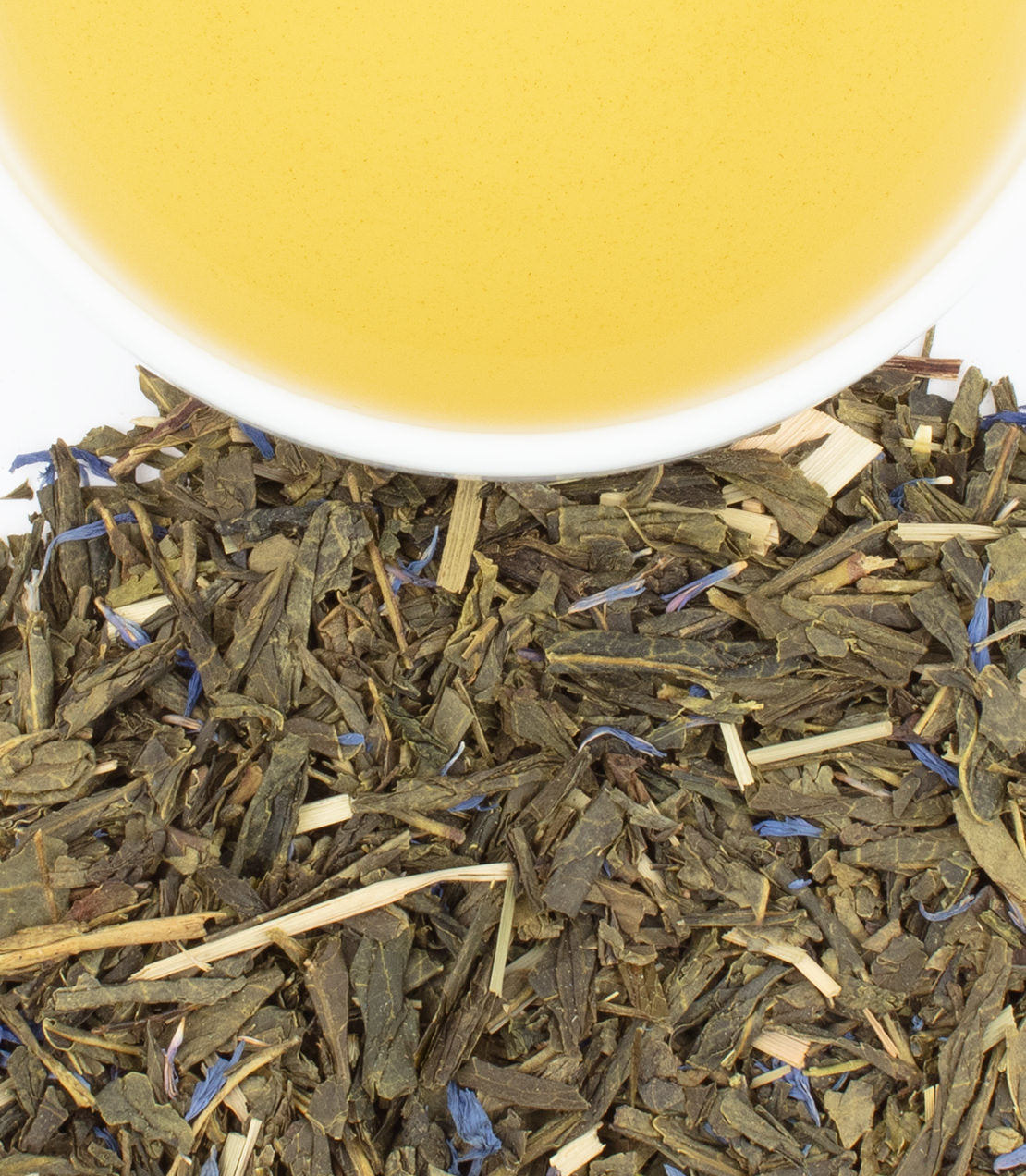 Blueberry Green tea sachets, 50-pack, with loose tea leaves and brewed tea in a cup.